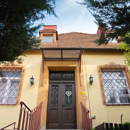 Апартаменты Katus Apartman Эгер Экстерьер фото