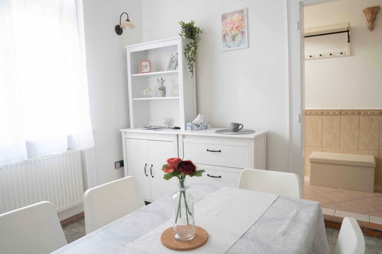 Апартаменты Katus Apartman Эгер Экстерьер фото
